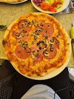 Pizza Regina Mit Extra Salami